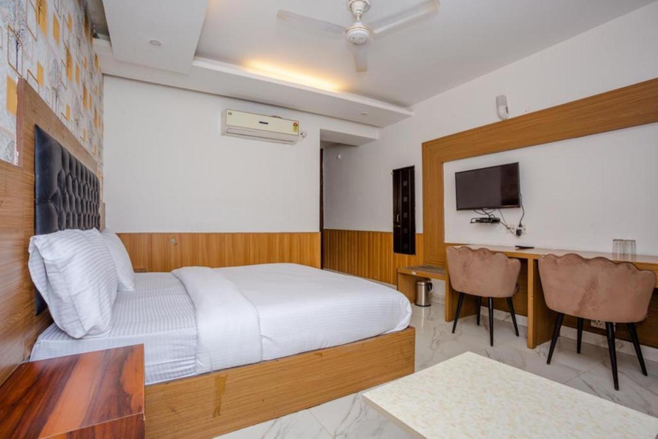 Hotel Doon Dehradun Esterno foto