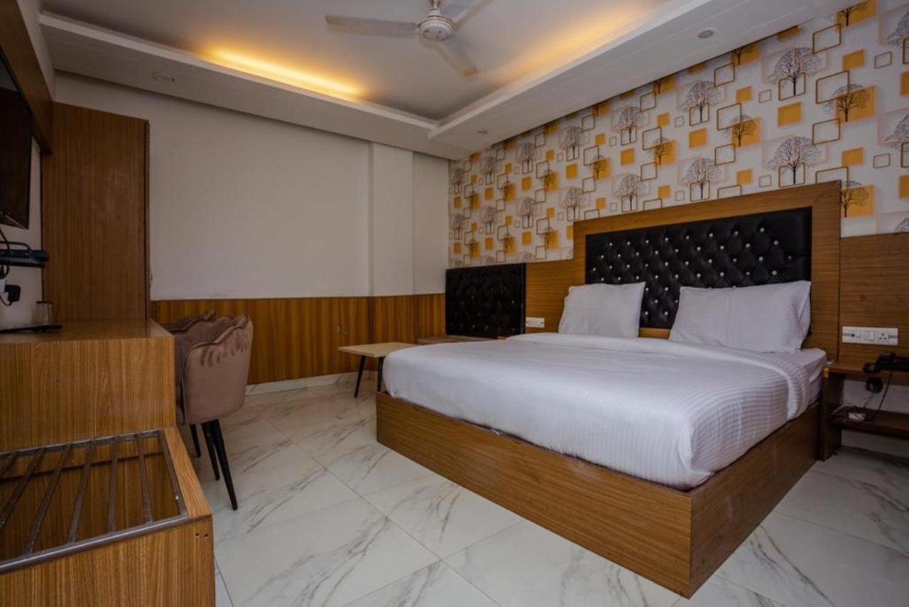 Hotel Doon Dehradun Esterno foto