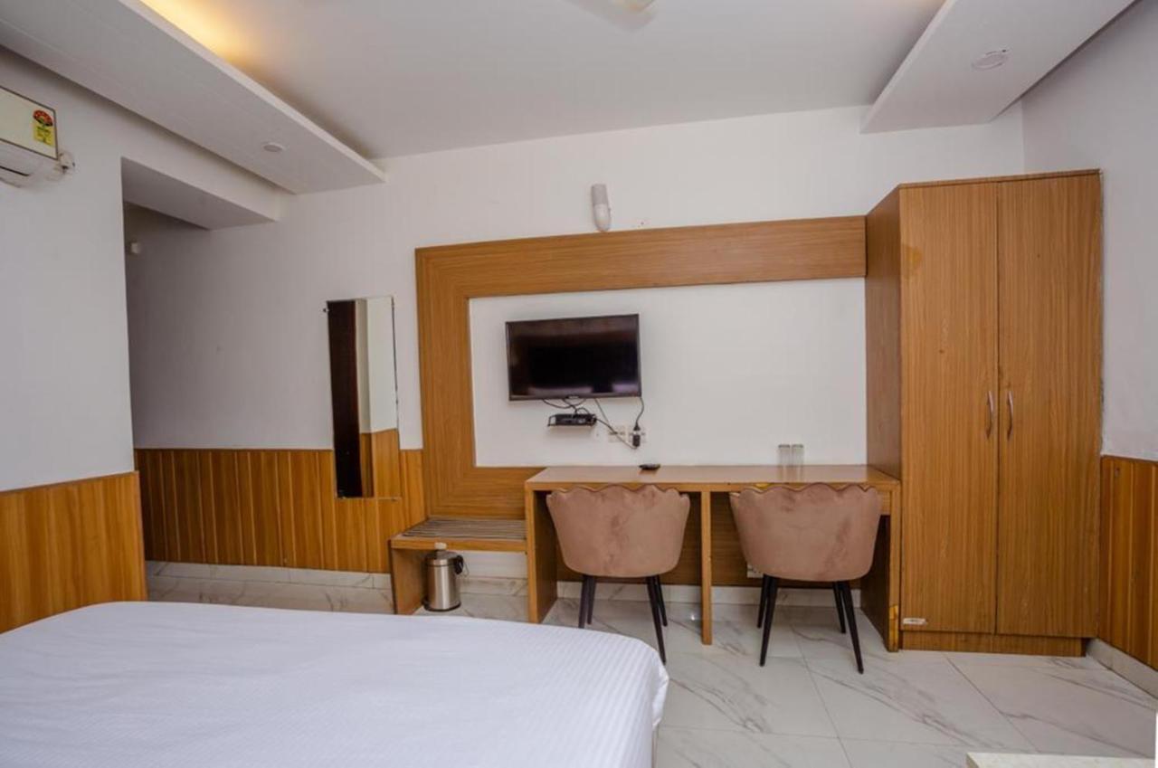 Hotel Doon Dehradun Esterno foto